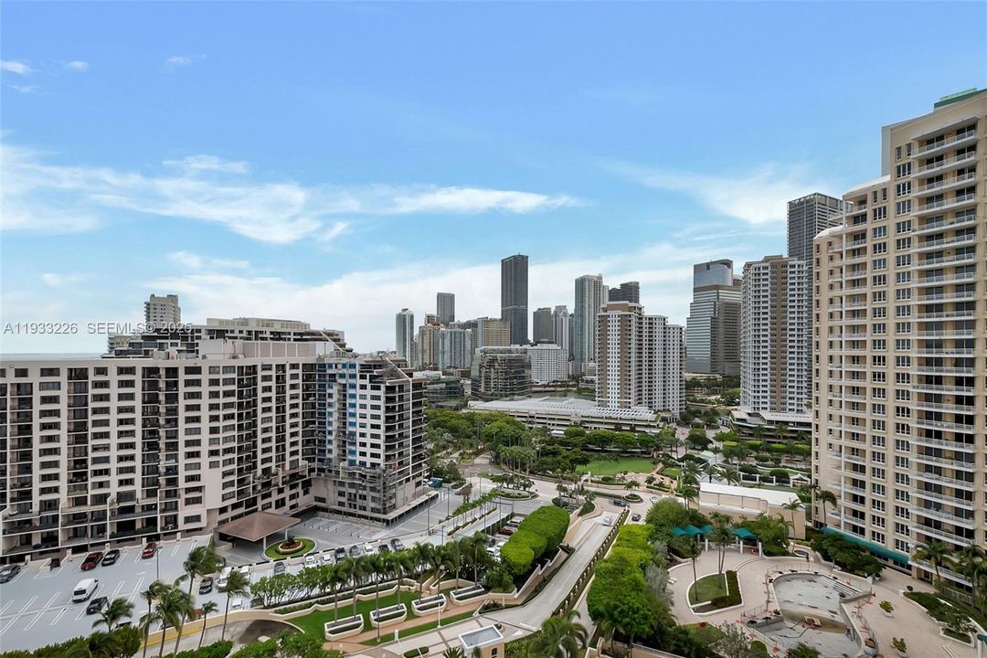 出租: $4,000 (1 贝兹, 1 浴室, 1087 平方英尺)