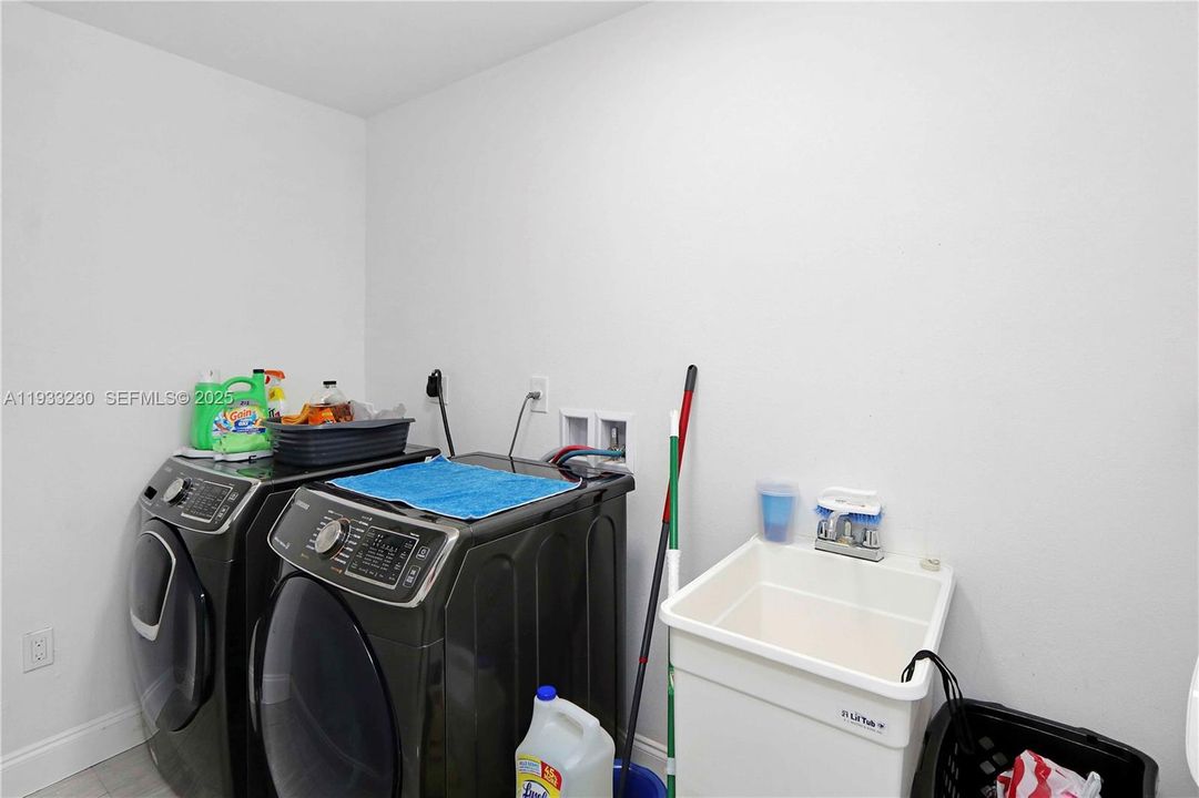 На продажу: $599,000 (3 спален, 2 ванн, 1758 Квадратных фут)