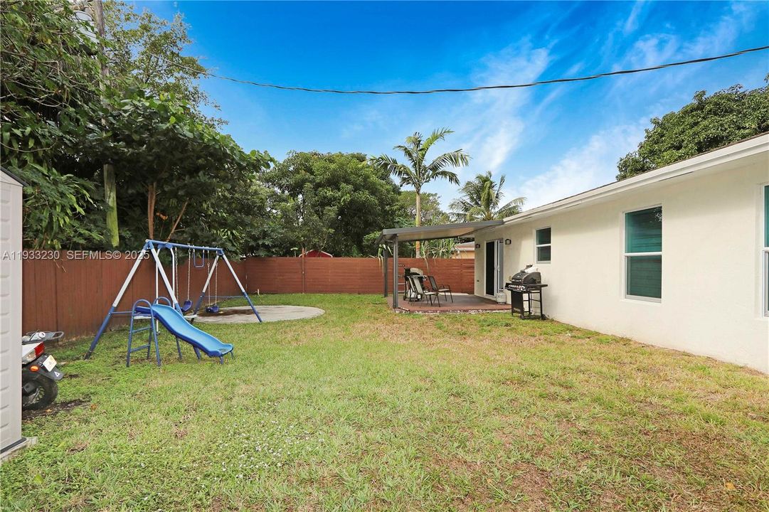 На продажу: $599,000 (3 спален, 2 ванн, 1758 Квадратных фут)