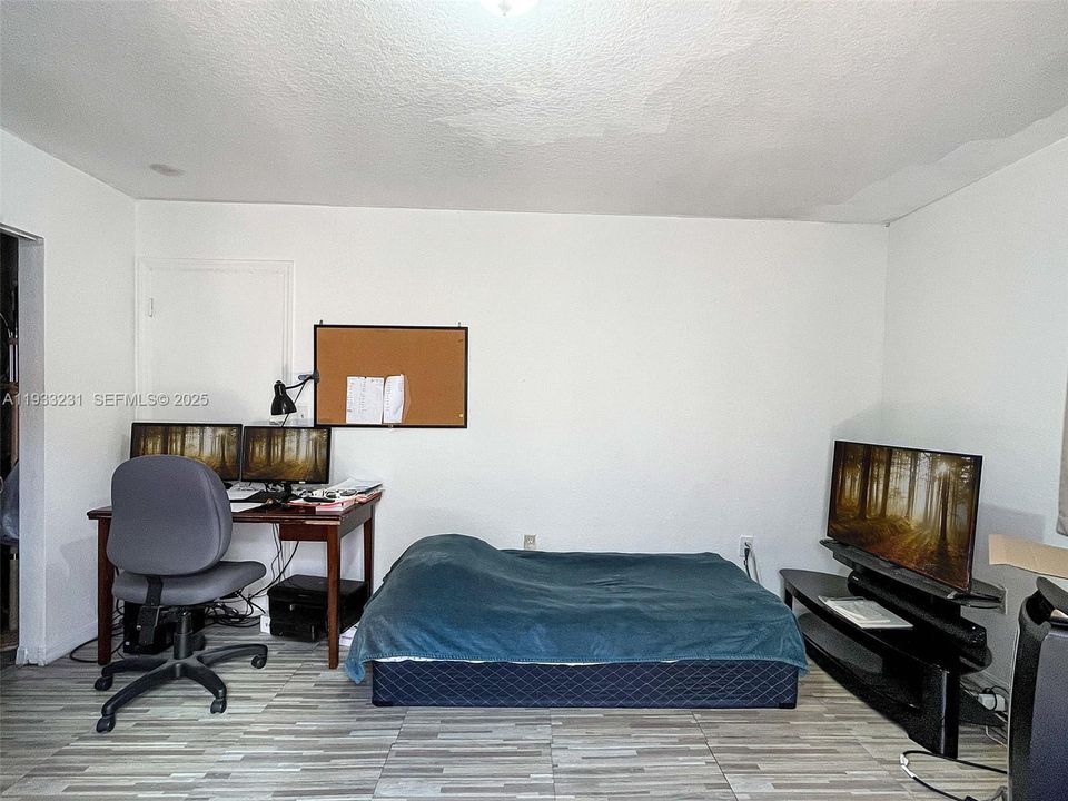 For Sale: $550,000 (4 beds, 2 baths, 1595 Square Feet)