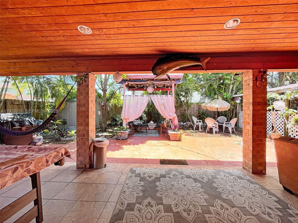 For Sale: $550,000 (4 beds, 2 baths, 1595 Square Feet)