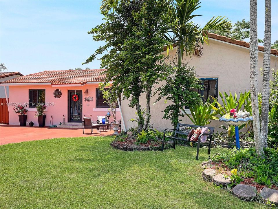 For Sale: $550,000 (4 beds, 2 baths, 1595 Square Feet)