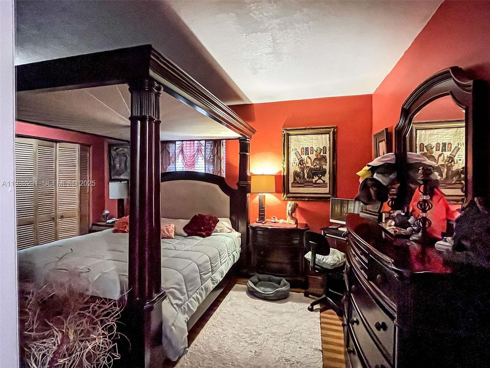 For Sale: $550,000 (4 beds, 2 baths, 1595 Square Feet)