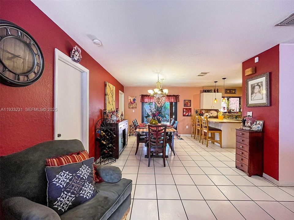 For Sale: $550,000 (4 beds, 2 baths, 1595 Square Feet)