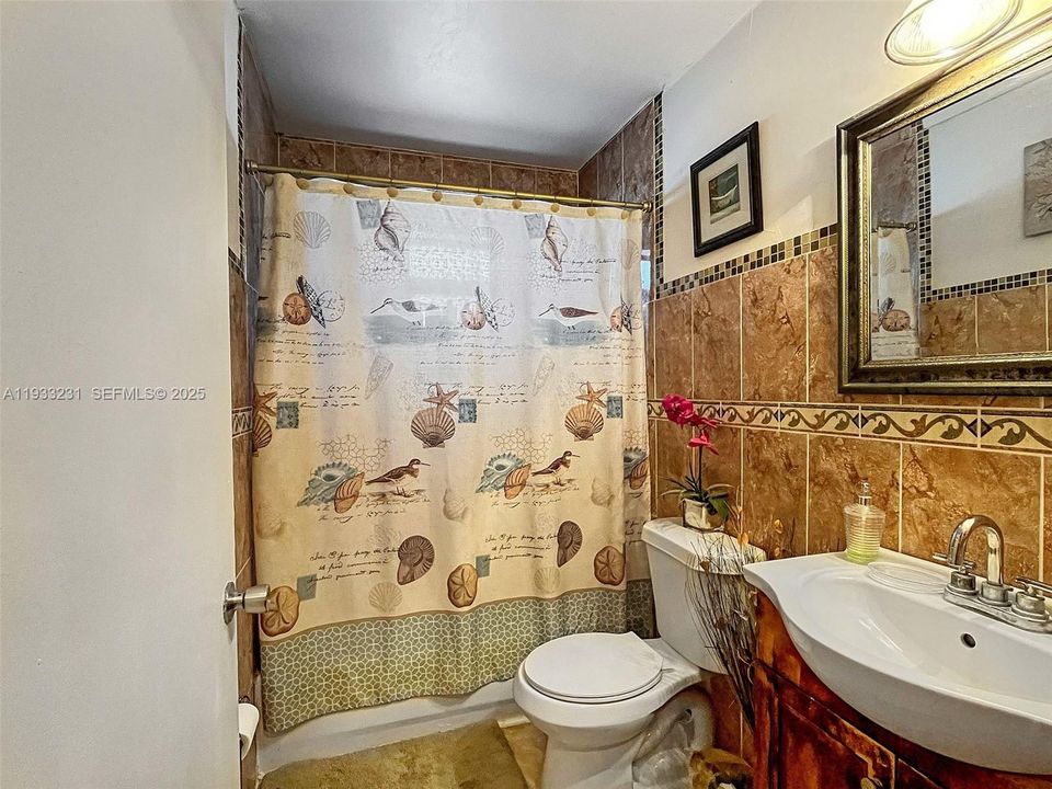 For Sale: $550,000 (4 beds, 2 baths, 1595 Square Feet)