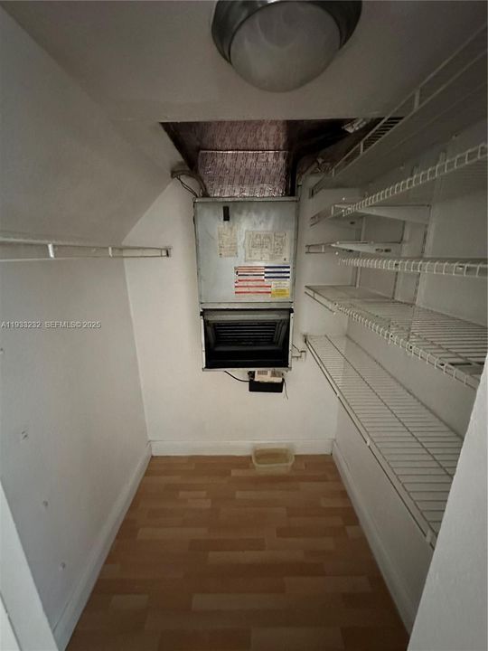 For Rent: $1,950 (1 beds, 1 baths, 551 Square Feet)