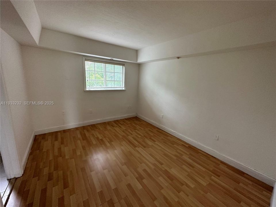 For Rent: $1,950 (1 beds, 1 baths, 551 Square Feet)