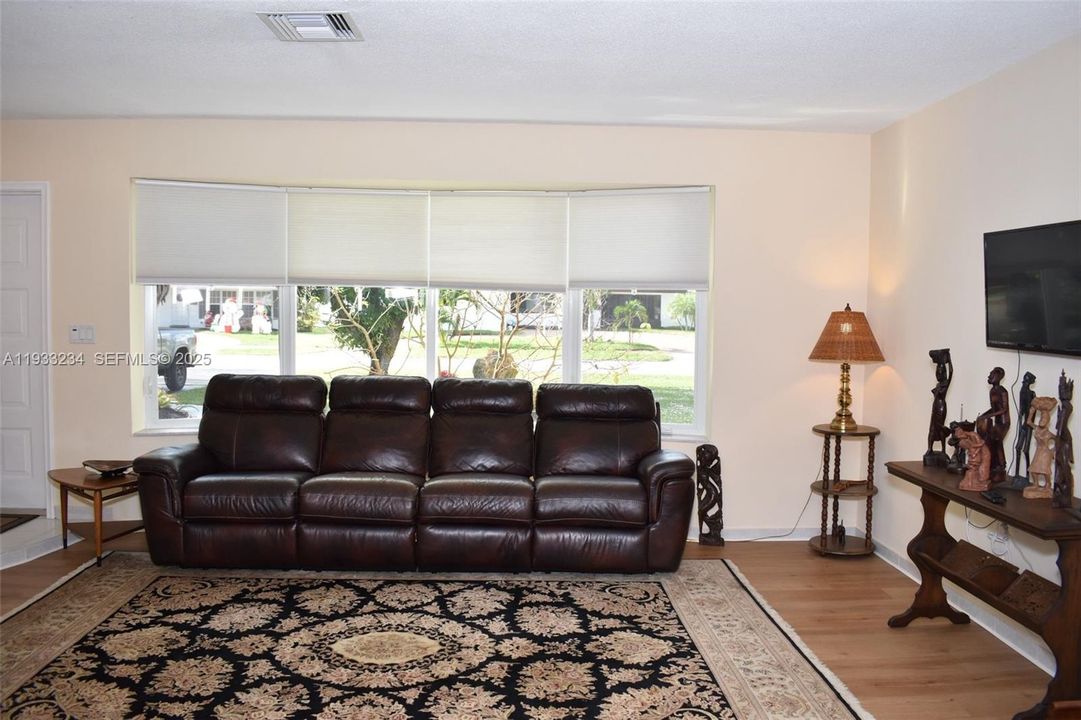 For Sale: $695,000 (3 beds, 2 baths, 1940 Square Feet)