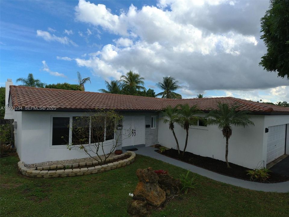 For Sale: $695,000 (3 beds, 2 baths, 1940 Square Feet)