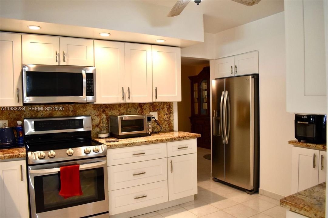 For Sale: $695,000 (3 beds, 2 baths, 1940 Square Feet)