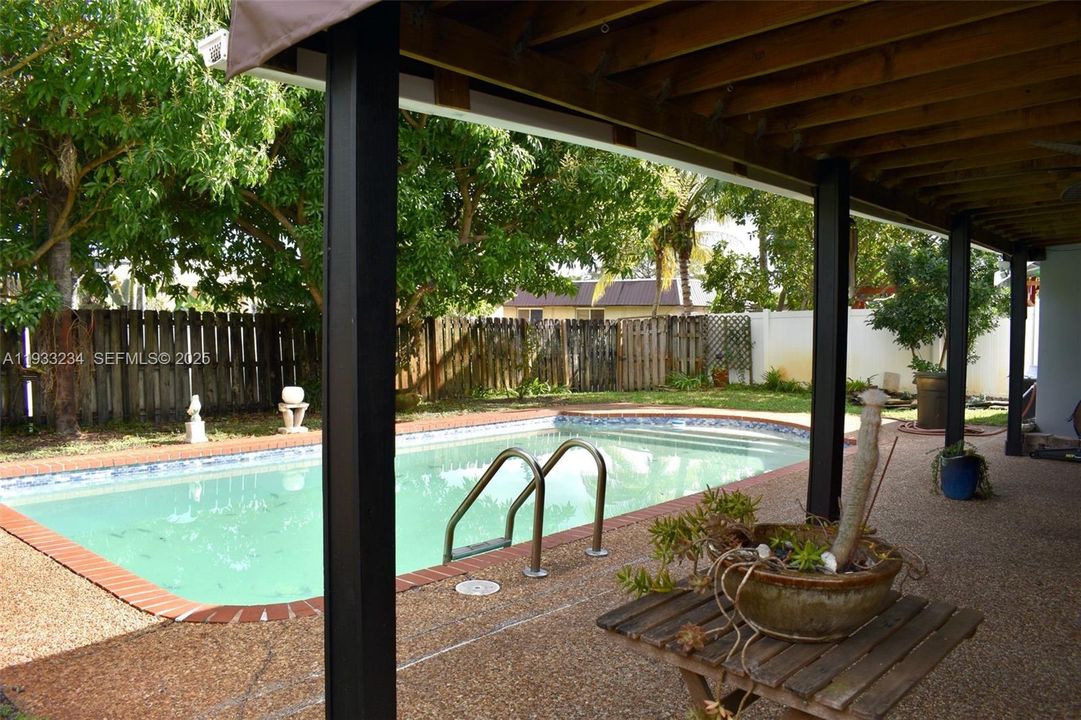 For Sale: $695,000 (3 beds, 2 baths, 1940 Square Feet)