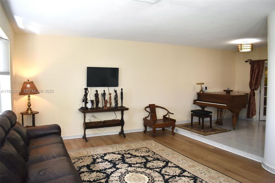 For Sale: $695,000 (3 beds, 2 baths, 1940 Square Feet)