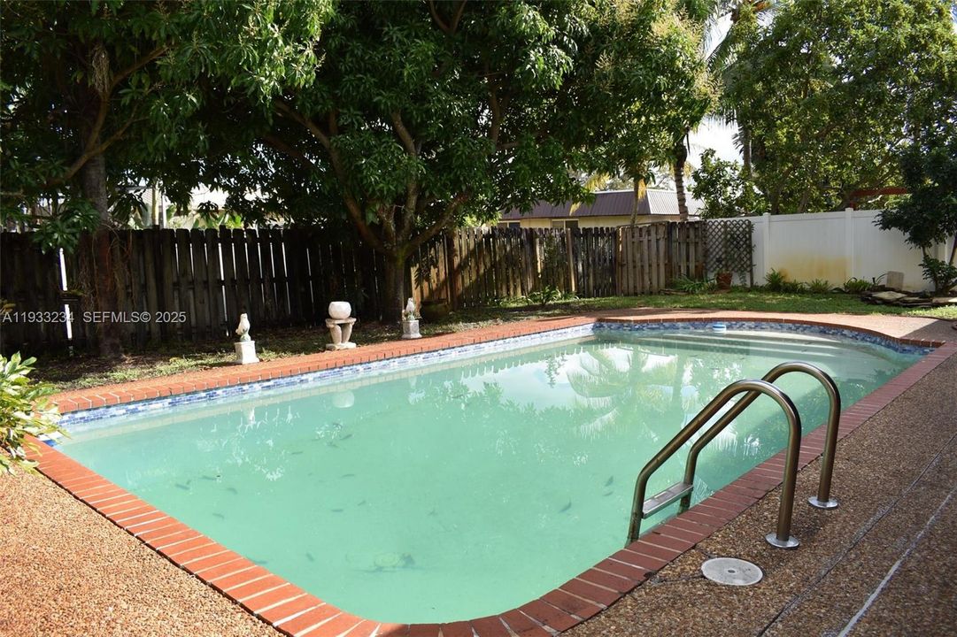 For Sale: $695,000 (3 beds, 2 baths, 1940 Square Feet)