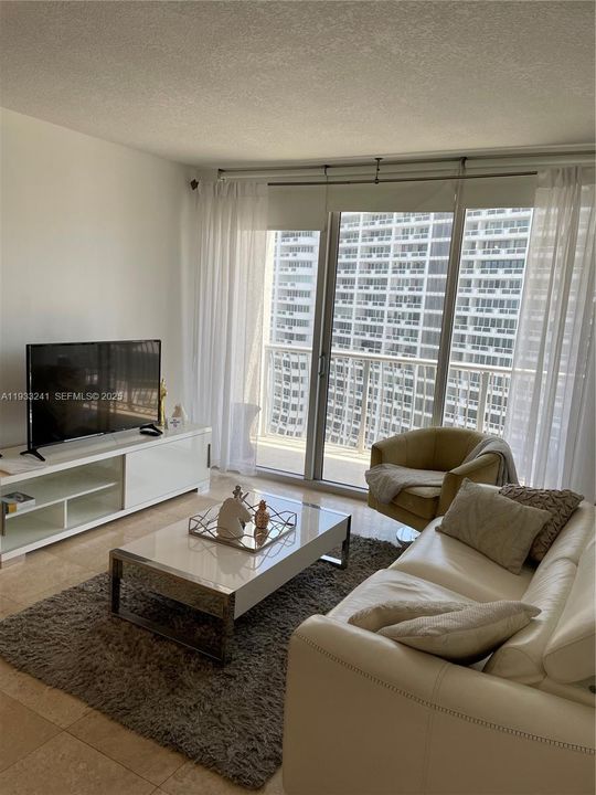 For Rent: $2,800 (1 beds, 1 baths, 791 Square Feet)