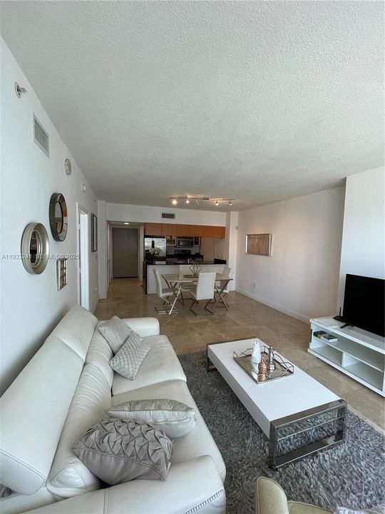 For Rent: $2,800 (1 beds, 1 baths, 791 Square Feet)