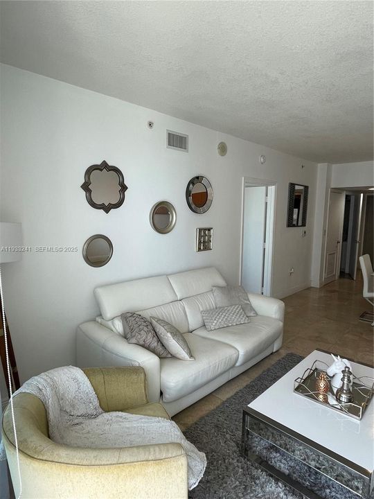 For Rent: $2,800 (1 beds, 1 baths, 791 Square Feet)