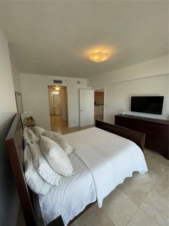 For Rent: $2,800 (1 beds, 1 baths, 791 Square Feet)