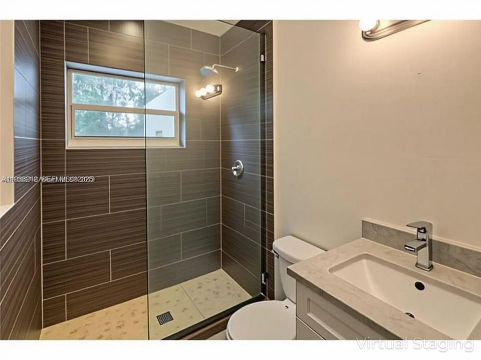 En Venta: $545,000 (3 camas, 2 baños, 1330 Pies cuadrados)