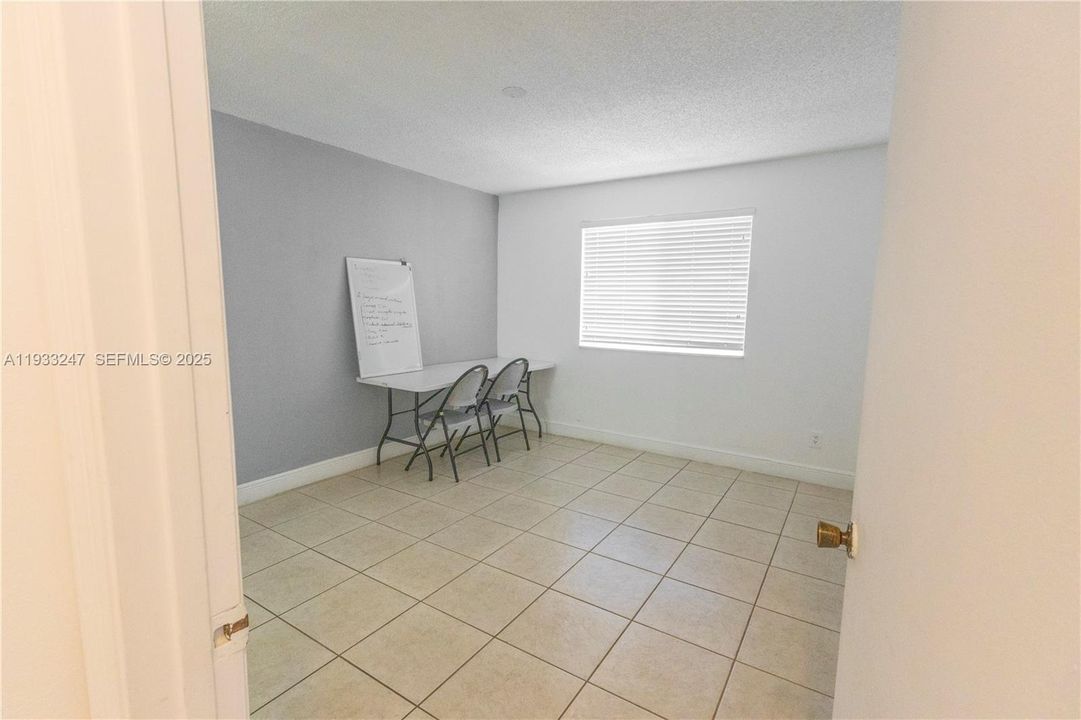 For Rent: $2,250 (2 beds, 2 baths, 1075 Square Feet)