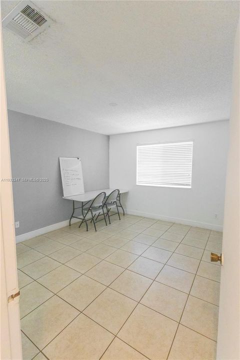 For Rent: $2,250 (2 beds, 2 baths, 1075 Square Feet)