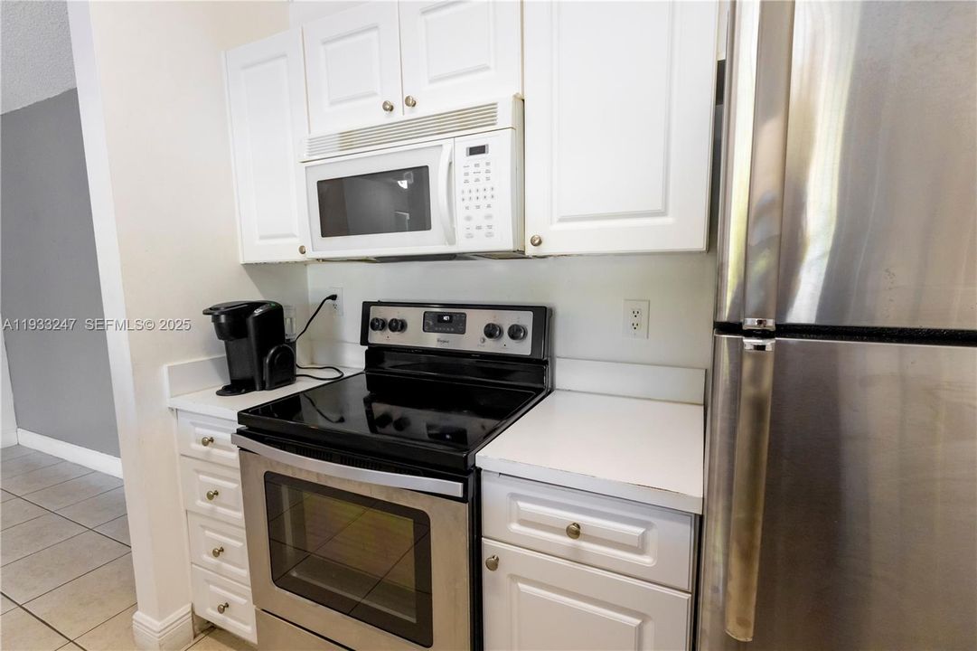 For Rent: $2,250 (2 beds, 2 baths, 1075 Square Feet)