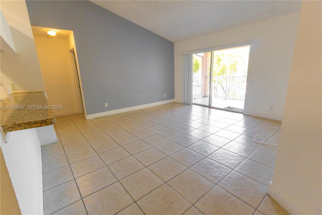 For Rent: $2,250 (2 beds, 2 baths, 1075 Square Feet)