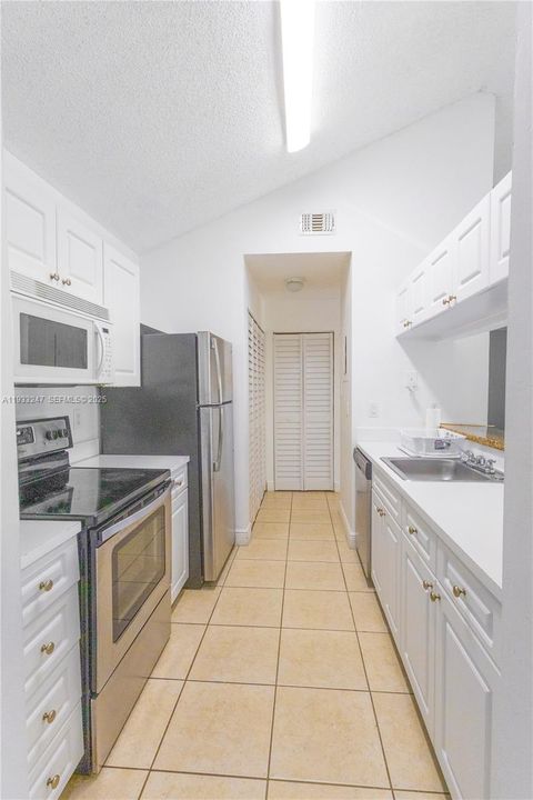 For Rent: $2,250 (2 beds, 2 baths, 1075 Square Feet)