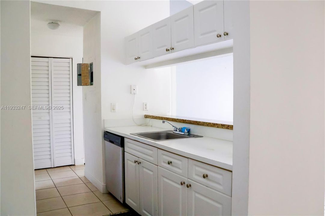 For Rent: $2,250 (2 beds, 2 baths, 1075 Square Feet)