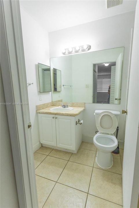 For Rent: $2,250 (2 beds, 2 baths, 1075 Square Feet)