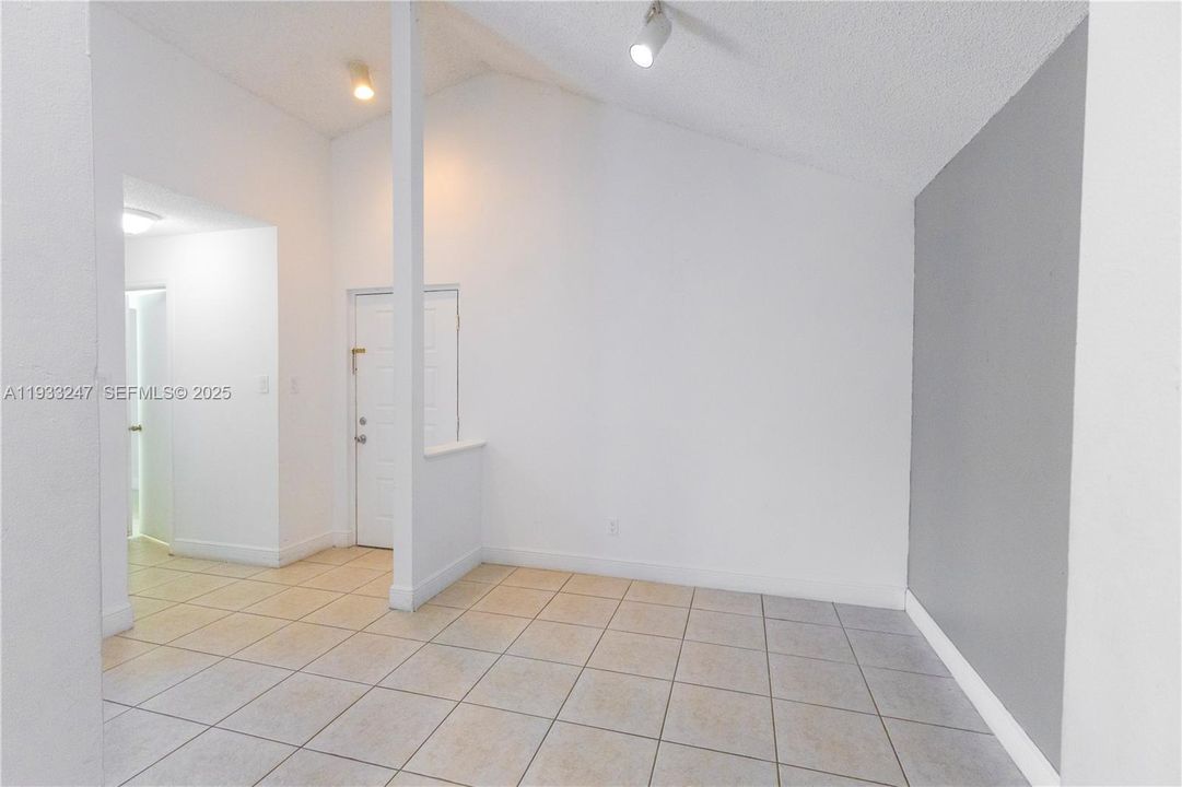 For Rent: $2,250 (2 beds, 2 baths, 1075 Square Feet)