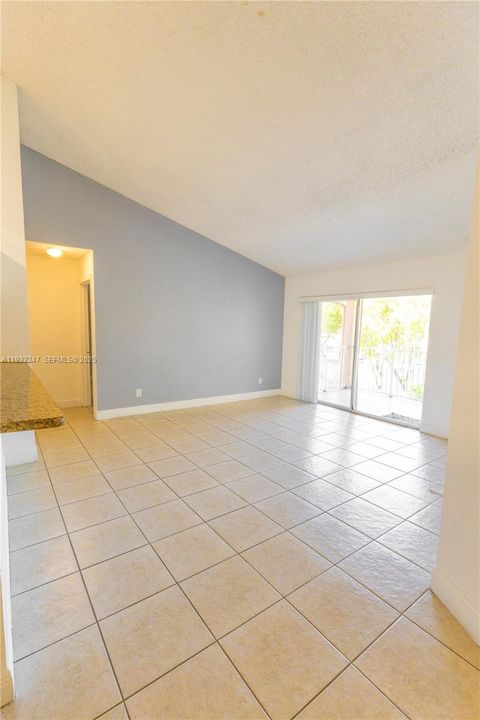 For Rent: $2,250 (2 beds, 2 baths, 1075 Square Feet)