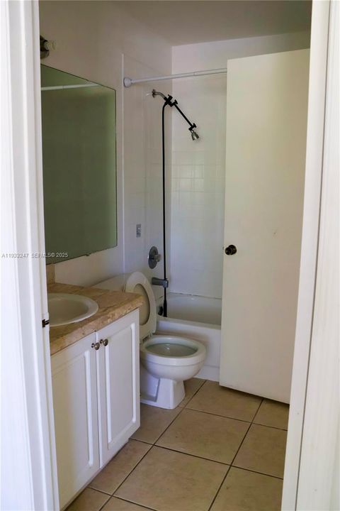 For Rent: $2,250 (2 beds, 2 baths, 1075 Square Feet)