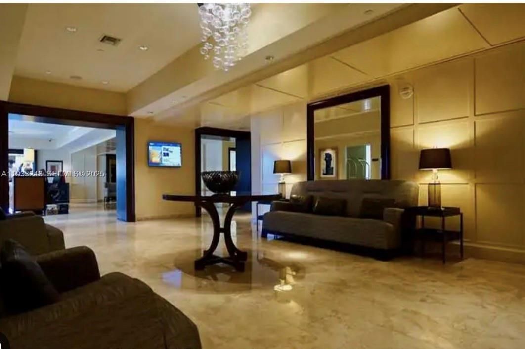 For Sale: $1,250,000 (2 beds, 2 baths, 994 Square Feet)