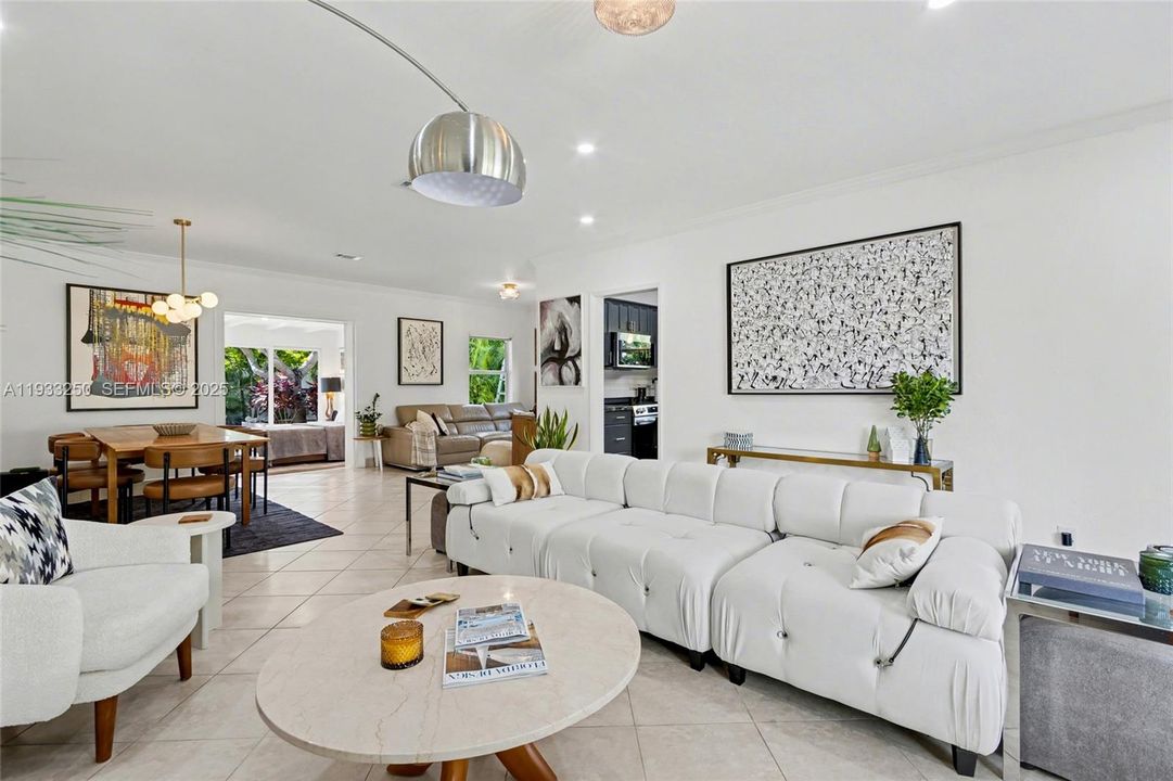 В аренду: $4,900 (3 спален, 3 ванн, 1563 Квадратных фут)