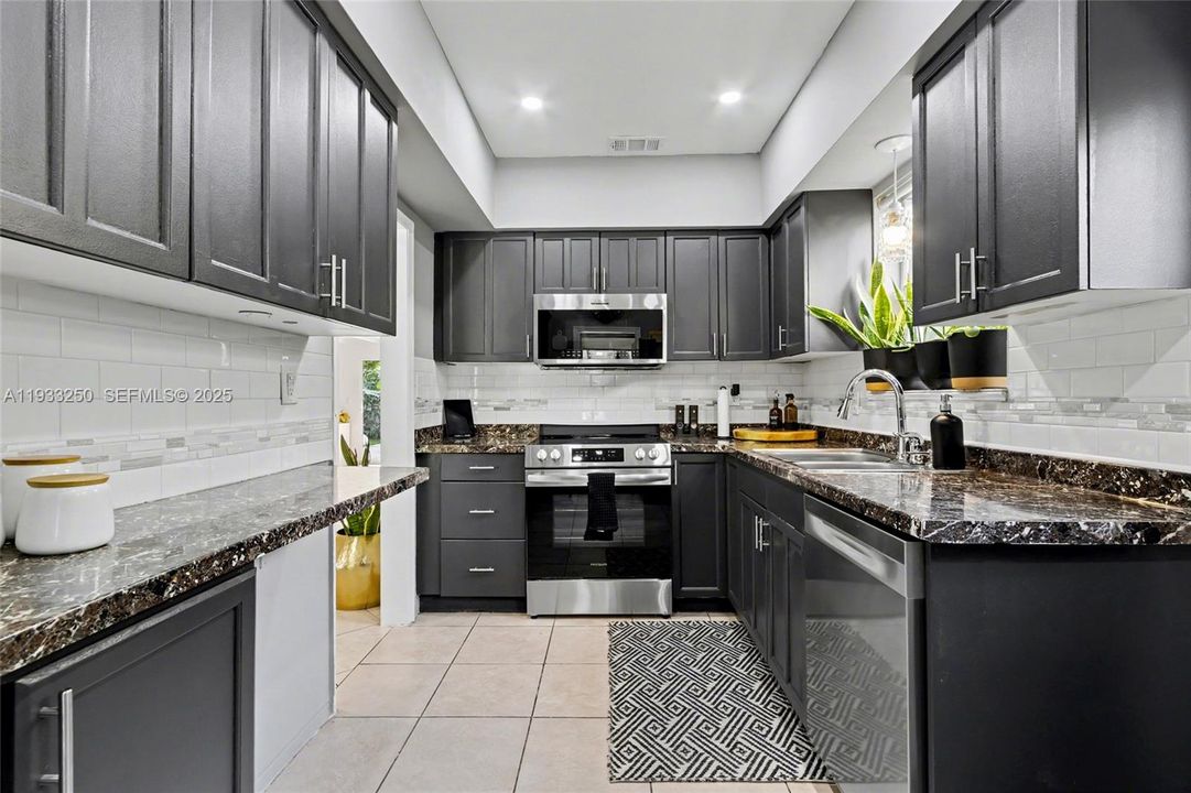 В аренду: $4,900 (3 спален, 3 ванн, 1563 Квадратных фут)