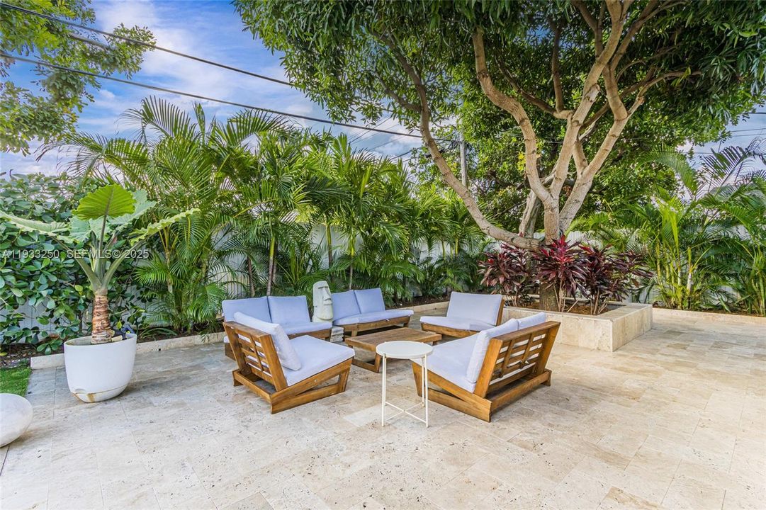 В аренду: $4,900 (3 спален, 3 ванн, 1563 Квадратных фут)