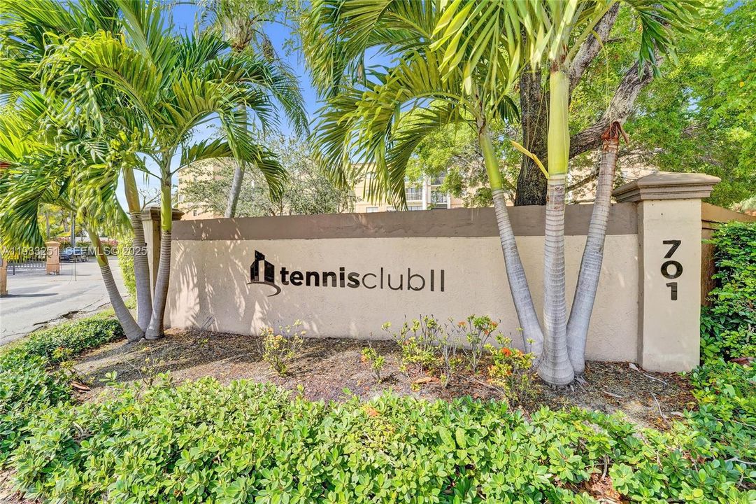 For Rent: $2,390 (2 beds, 2 baths, 968 Square Feet)