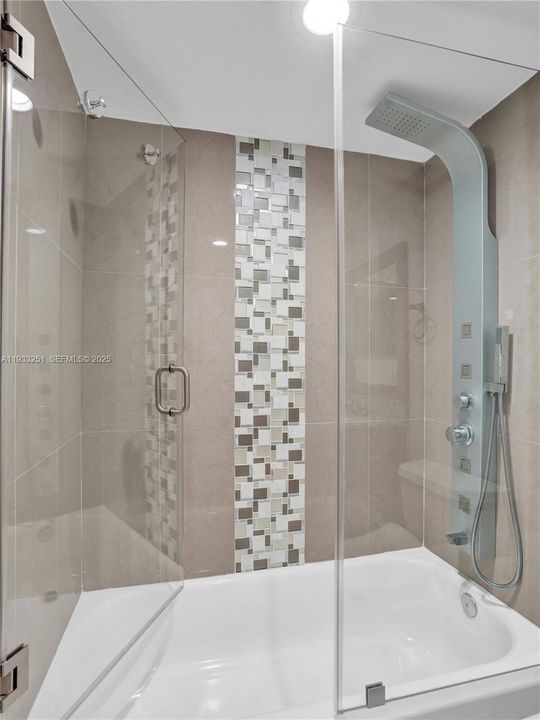 For Rent: $2,390 (2 beds, 2 baths, 968 Square Feet)