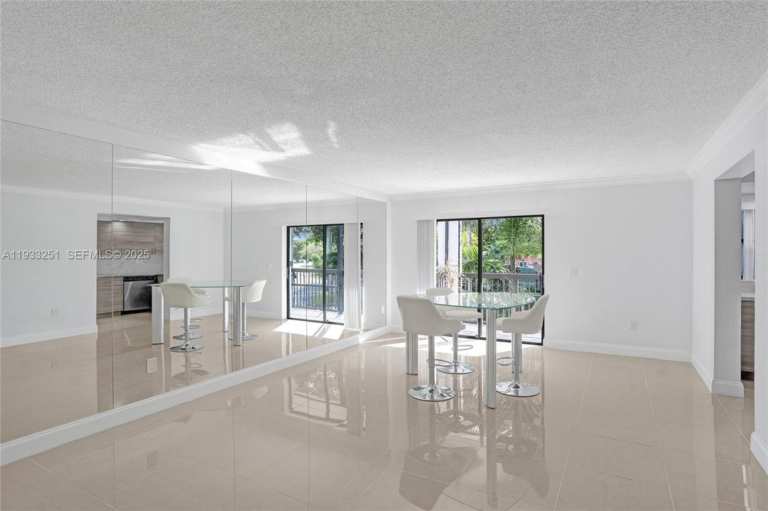 For Rent: $2,390 (2 beds, 2 baths, 968 Square Feet)