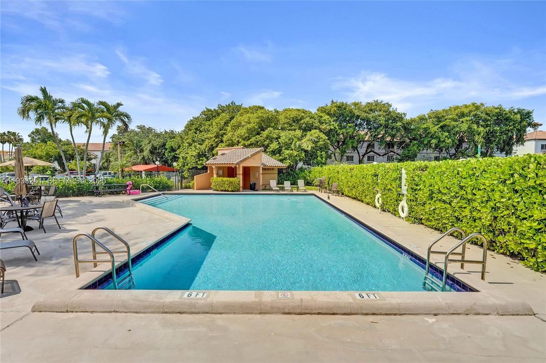 For Rent: $2,390 (2 beds, 2 baths, 968 Square Feet)