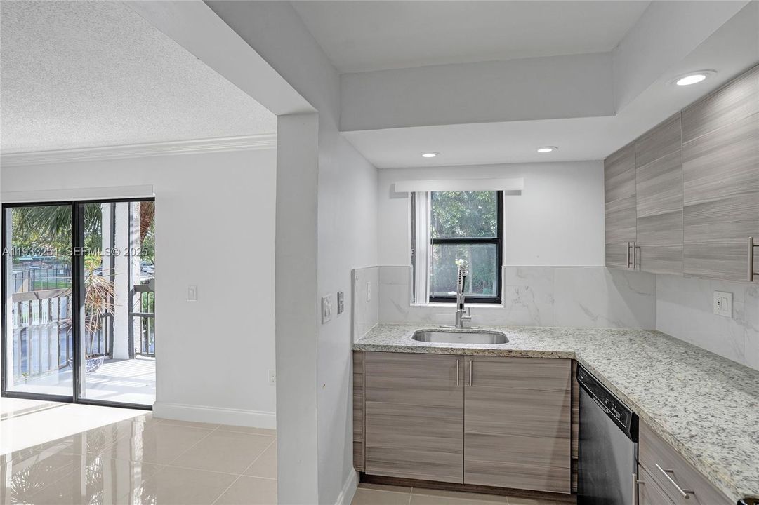 For Rent: $2,390 (2 beds, 2 baths, 968 Square Feet)