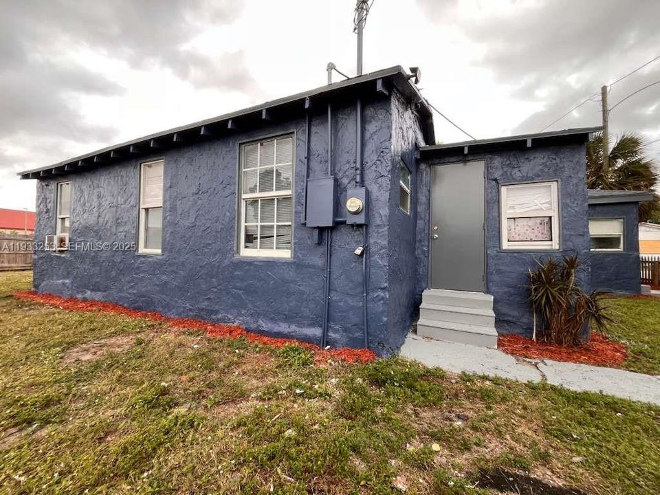 For Sale: $390,000 (0 beds, 0 baths, 973 Square Feet)