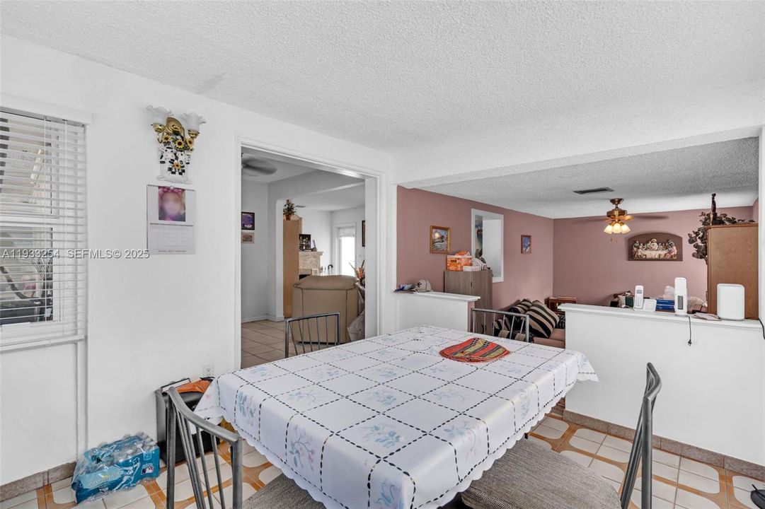 En Venta: $584,900 (2 camas, 1 baños, 1172 Pies cuadrados)