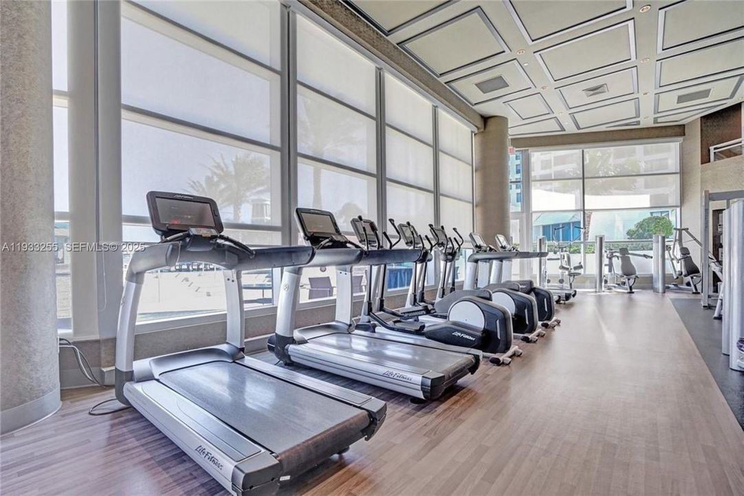 For Sale: $1,799,000 (3 beds, 3 baths, 2115 Square Feet)