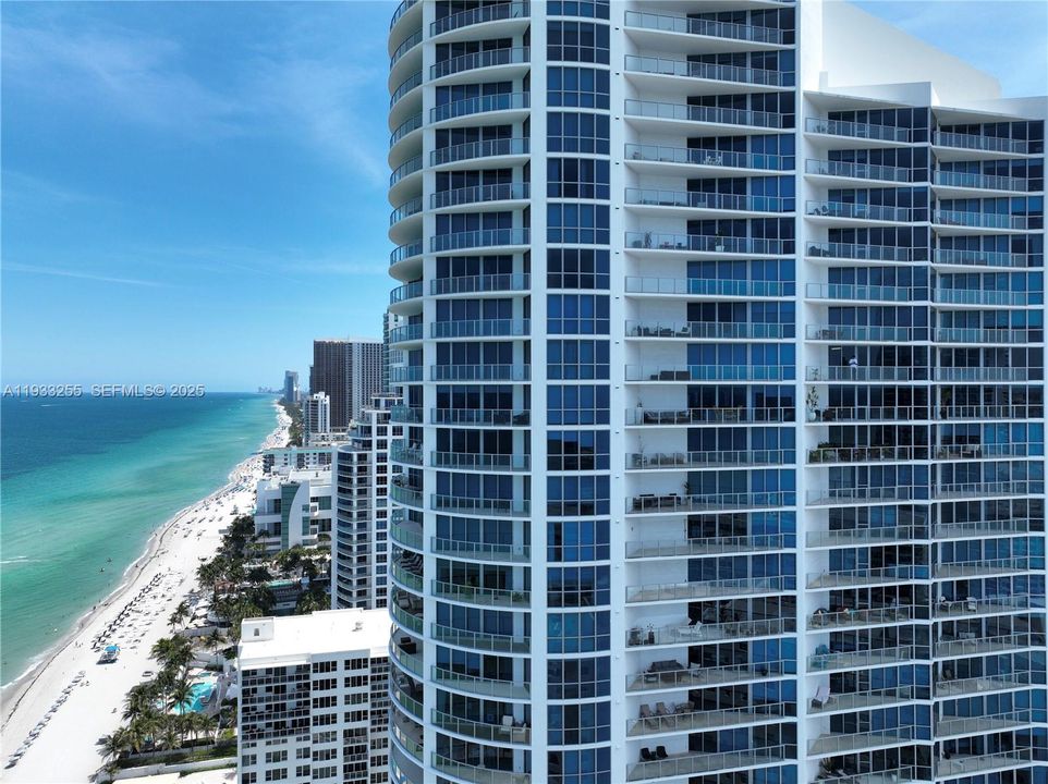 For Sale: $1,799,000 (3 beds, 3 baths, 2115 Square Feet)