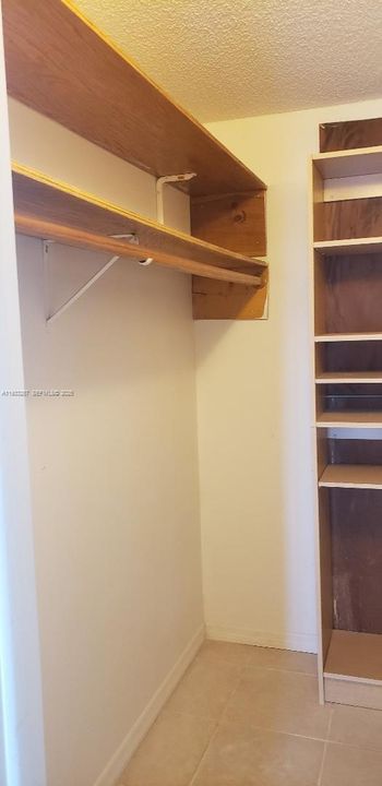 В аренду: $1,900 (2 спален, 2 ванн, 1075 Квадратных фут)