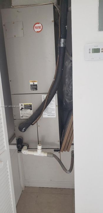 В аренду: $1,900 (2 спален, 2 ванн, 1075 Квадратных фут)