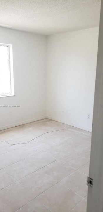 В аренду: $1,900 (2 спален, 2 ванн, 1075 Квадратных фут)