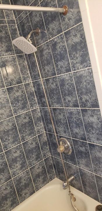 В аренду: $1,900 (2 спален, 2 ванн, 1075 Квадратных фут)