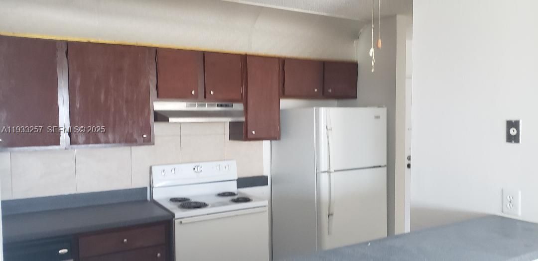 В аренду: $1,900 (2 спален, 2 ванн, 1075 Квадратных фут)